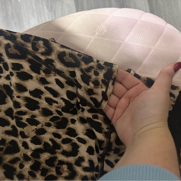 Cheetah VS leggings w/ pocket! - Picture 4 of 6